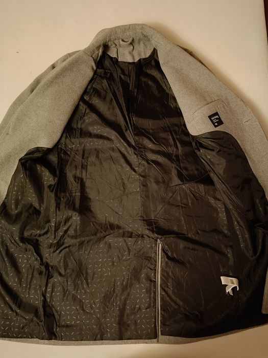 Szary męski płaszcz