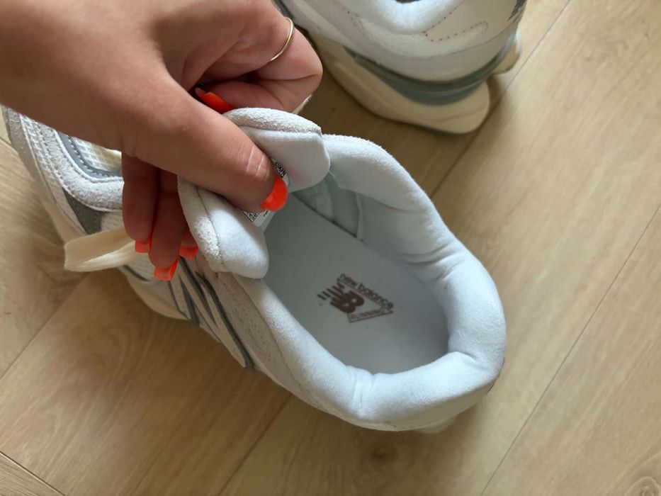 Nowe New Balance 9060 rozmiar 40