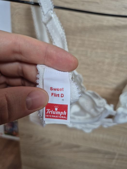 Triumph International Sweet Flirt 80B – delikatna koronka, stan idealn