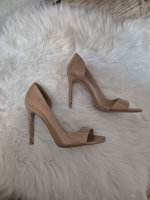 Туфли женские на каблуках