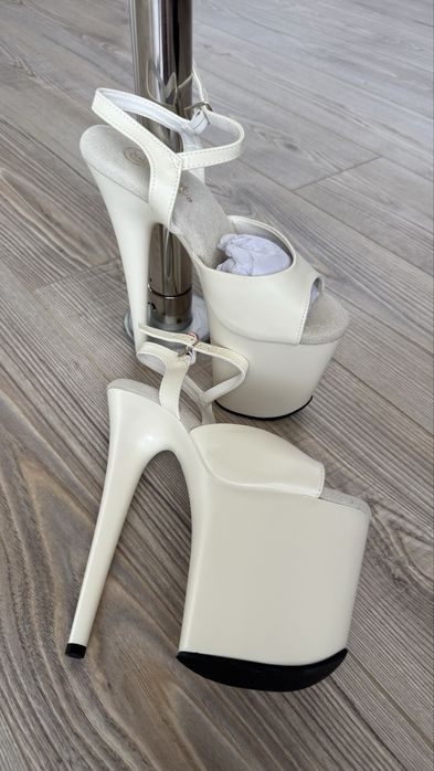 Продам стріпи pleaser 38р