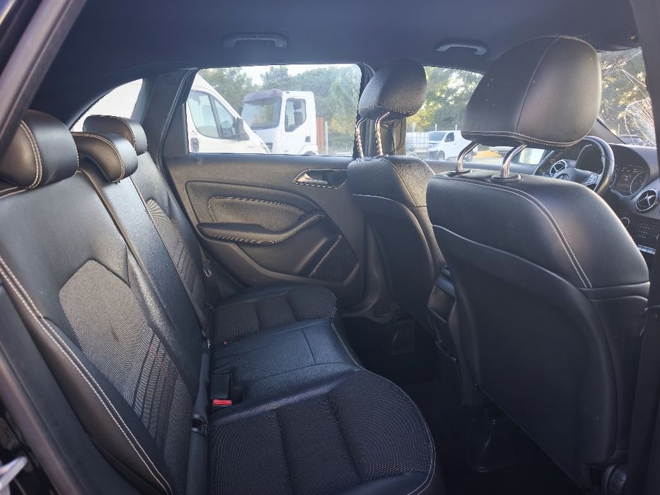 Mercedes  B 180 sinistrado