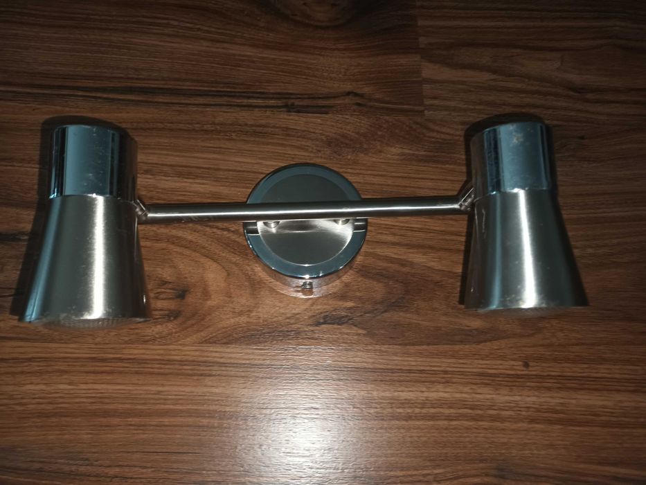Vendo candeeiro de tecto  orientável com 2 focos lâmpadas leds