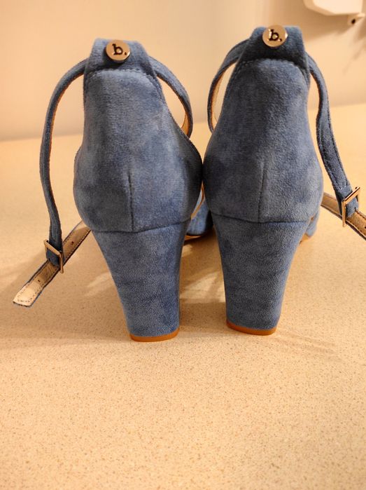 Brilu czółenka zamszowe na słupku r.39