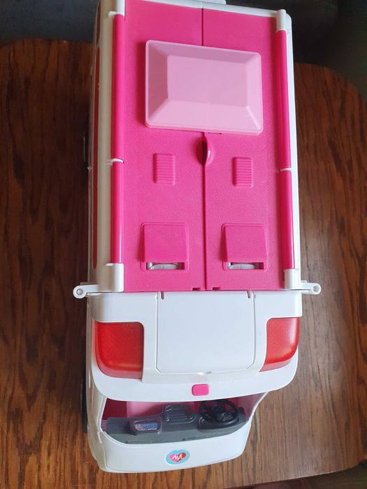 Karetka Barbie.