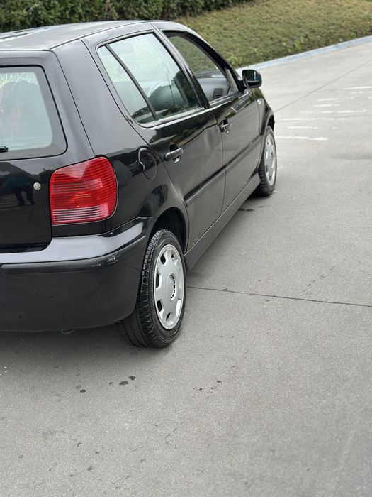 Polo 2001 1.0  com detalhes a fazer chama que da negocio