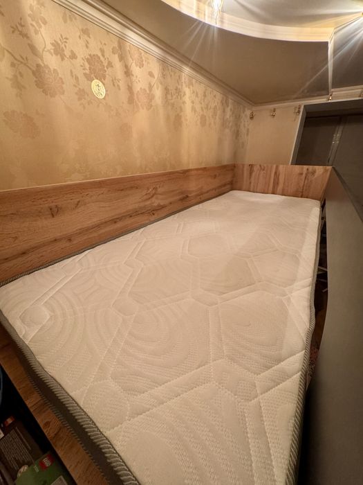 Дитяче ліжко-горище з матрацом