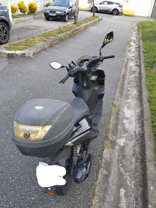 Keeway Cityblade 125 | Ideal para Cidade | Muito Estimada| com capacetes e baú