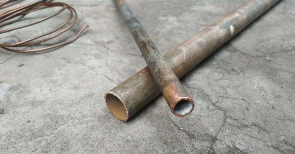 Трубка медная с холодильника.