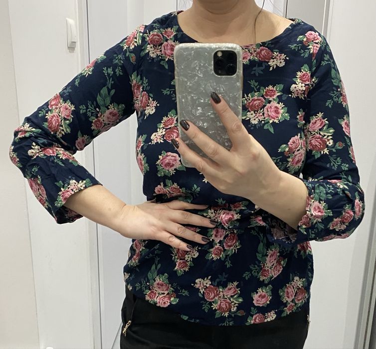 Granatowa bluzka w róże s-m bawełna kate collection kwiaty