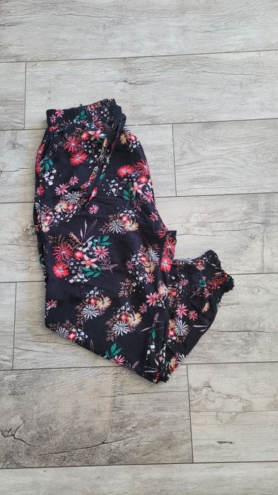 Spodnie alladynki w kwiaty lekkie M/L