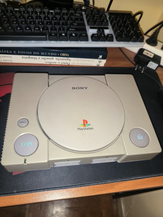 PlayStation 1 original + 2 comandos originais e demo one