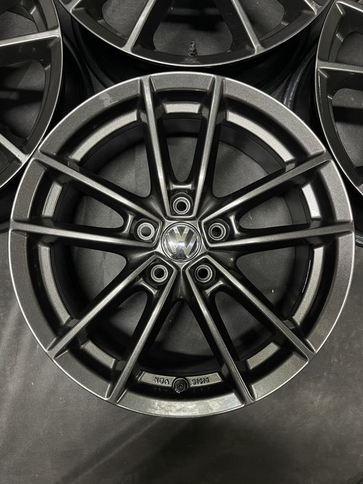 Диски R17 5x112 Et40 7J. Volkswagen Tiguan Passat B8 B7 B6 Jetta Golf Touran Caddy CC Audi Q3 Q2 Skoda Kodiaq Karoq Octavia A8 A7 A5 Superb