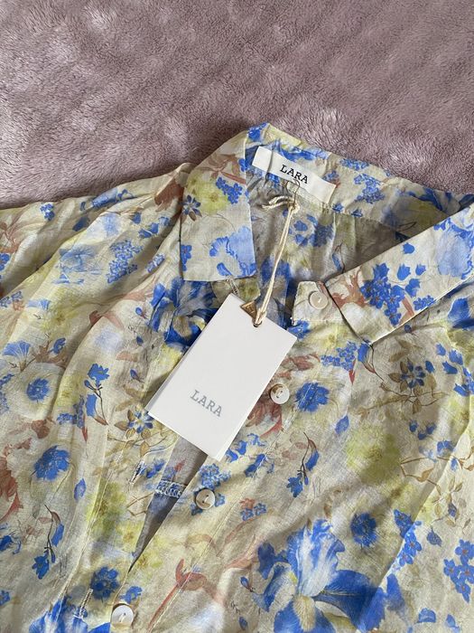 Жіноча сорочка LARA з квітковим принтом.