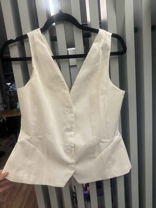Біла жилетка приталена в стилі Zara mango