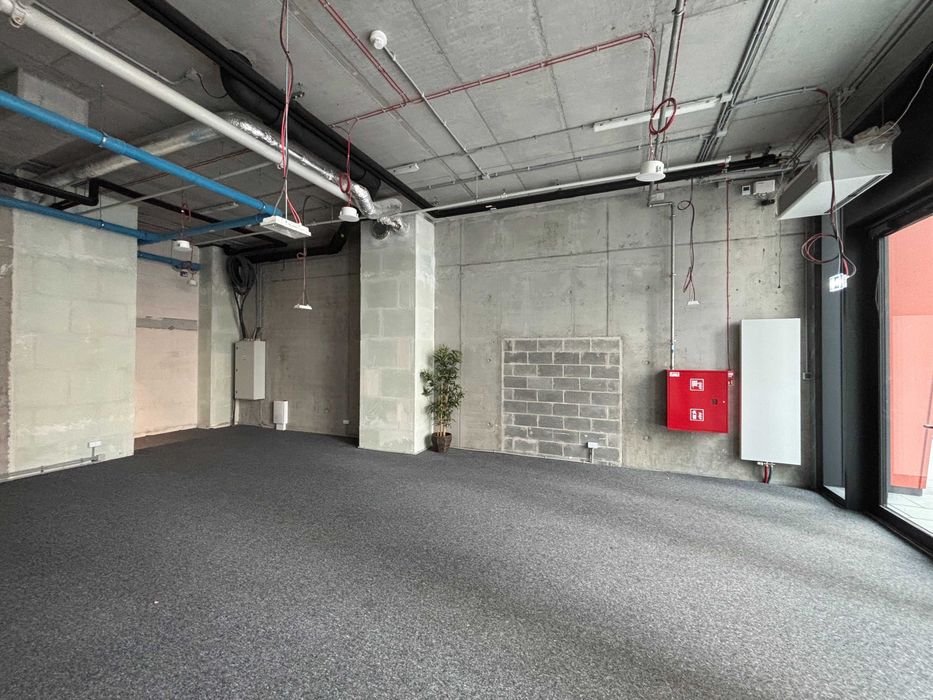Lokal usługowy 70+12m² do wynajęcia|Towarowa Towers|parter|duże witryny