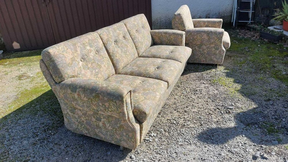 Terno de sofás em bom tecido