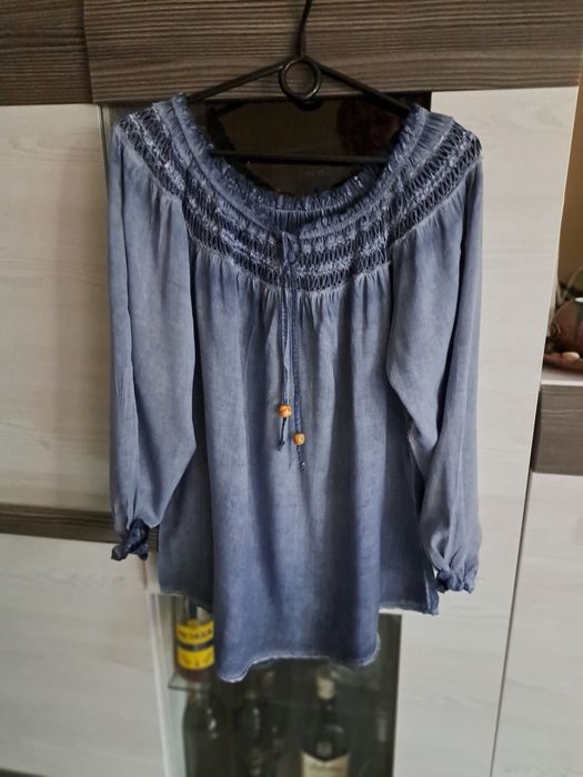 Piękna bluzka w kolorze dzinsu