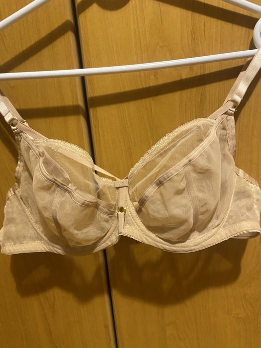 Biusyonosz 85 C  miekki z ozdobnymi paskami