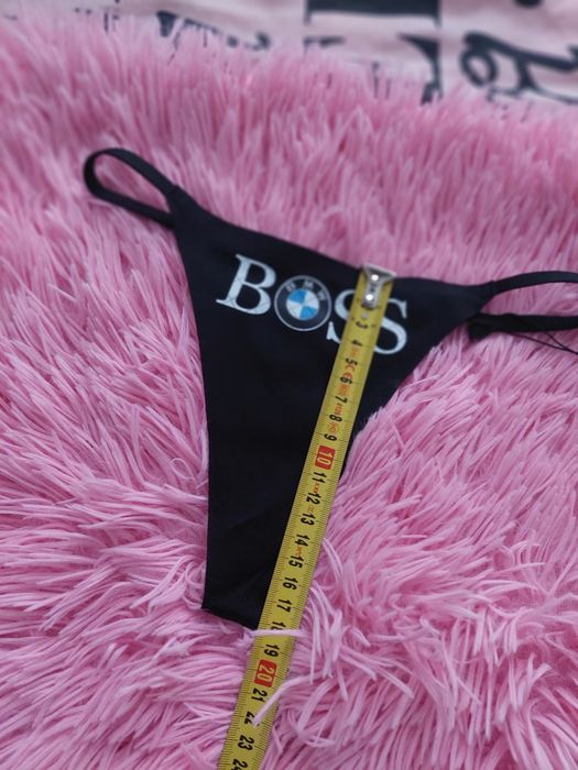 Czarne stringi z logo bmw boss