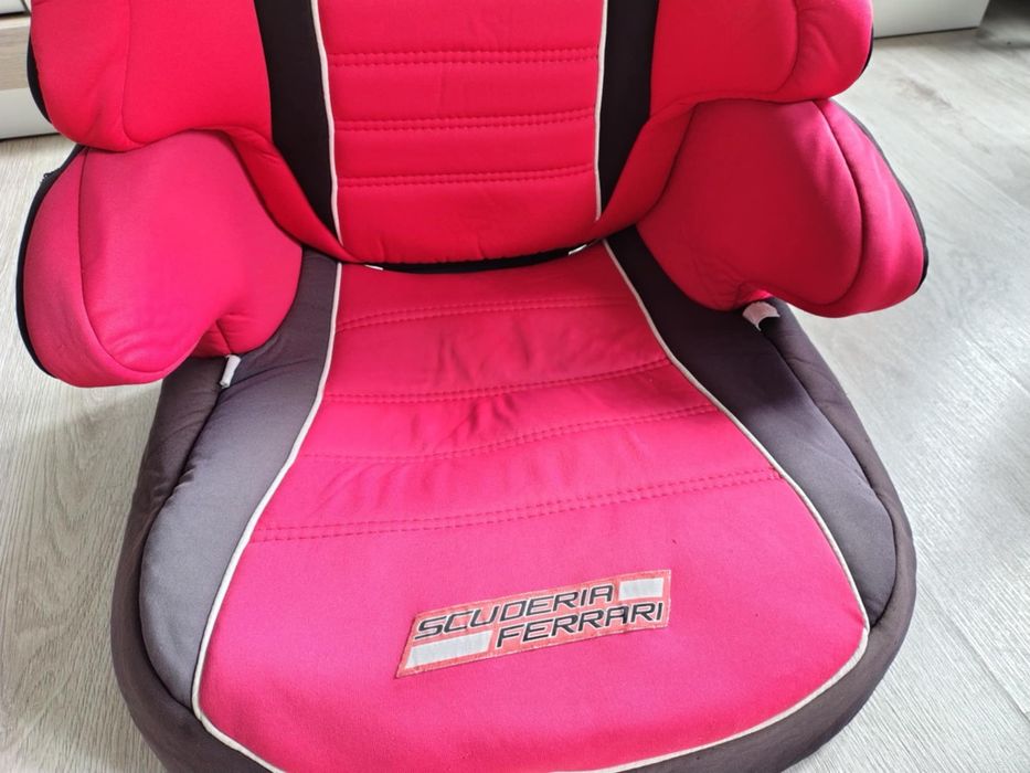 Fotelik samochodowy dziecięcy Scuderia Ferrari