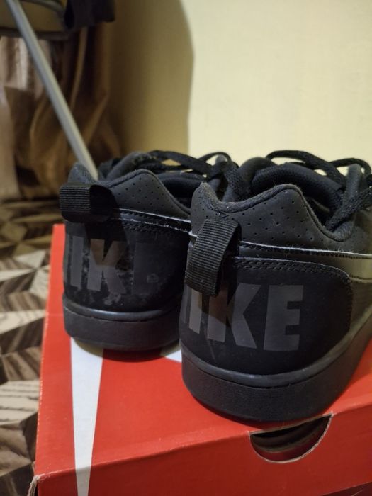 Nike кросовкі оригінал 39р в гарному