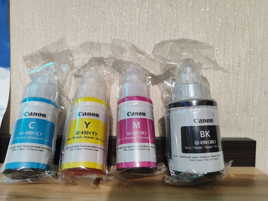 Оригінальні чорнила для принтера Canon.