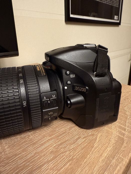 Продам Nikon D5200 kit 18-140