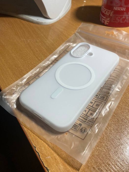 Чохол на айфон 16