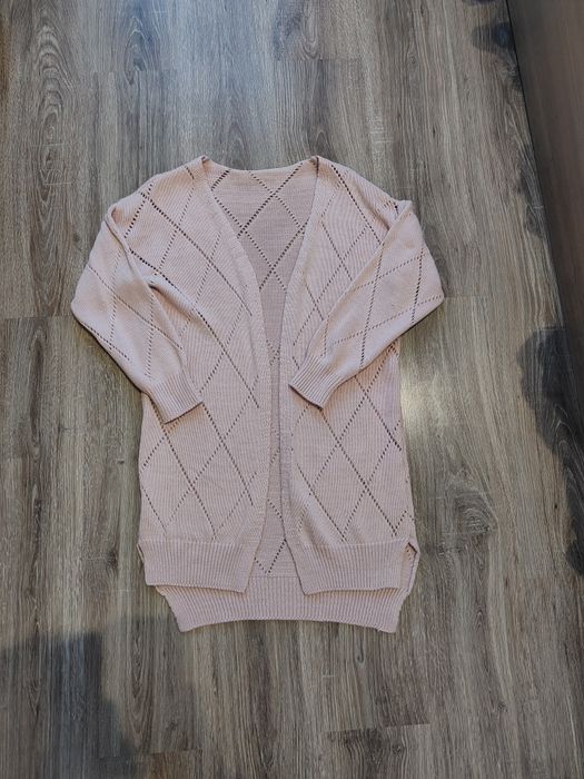 Sweter z geometrycznym wzorem pudrowy róż narzutka kardigan damski S