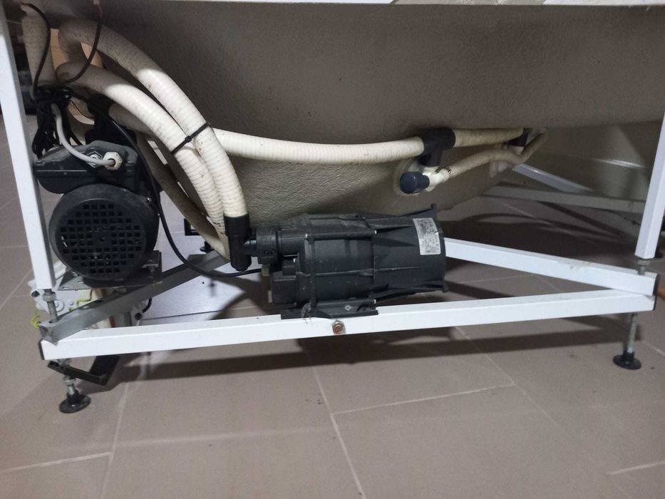 Banheira de hidromassagem de canto