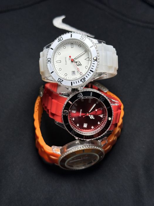 Наручний годинник QUARTZ часи наручі білі червоні оранжеві нові кварц