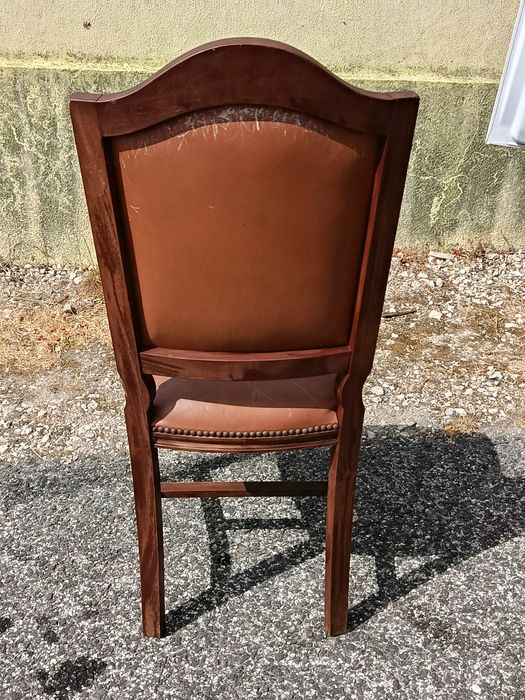 Cadeira rustica de sala.