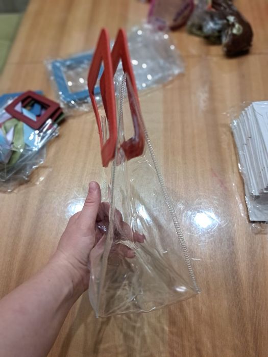 Упаковка, подарунковий пакет зі стрічкою (4  пакети) та 3 менші пакети