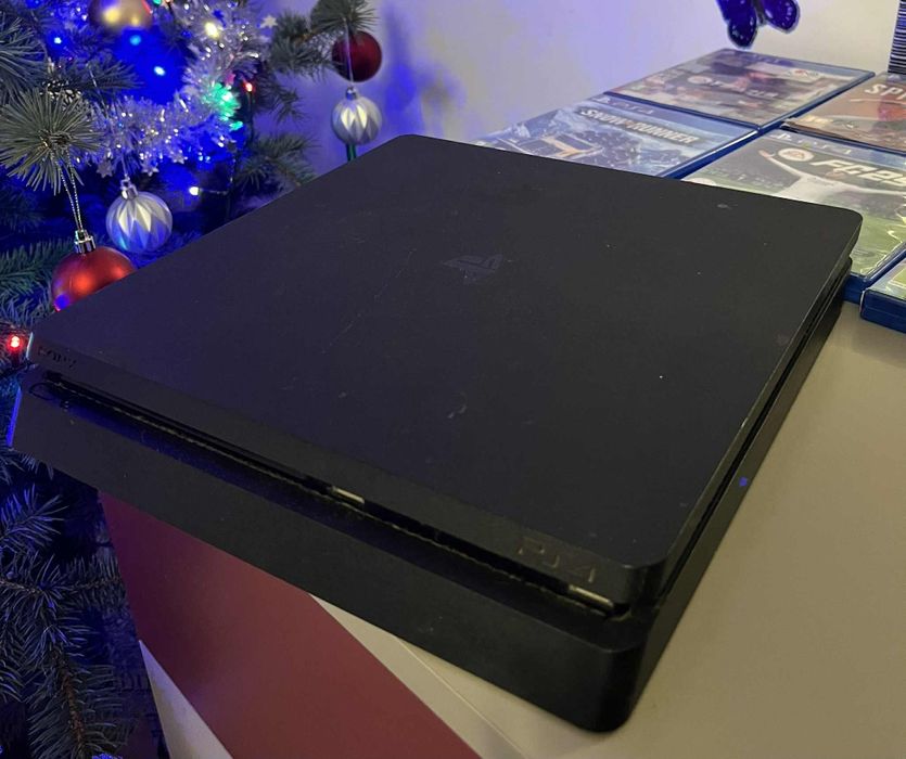 PlayStation 4 + 2 pady 1(nowy) + 8gier