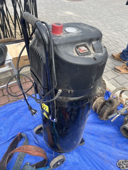 Kompresor pionowy 50l
