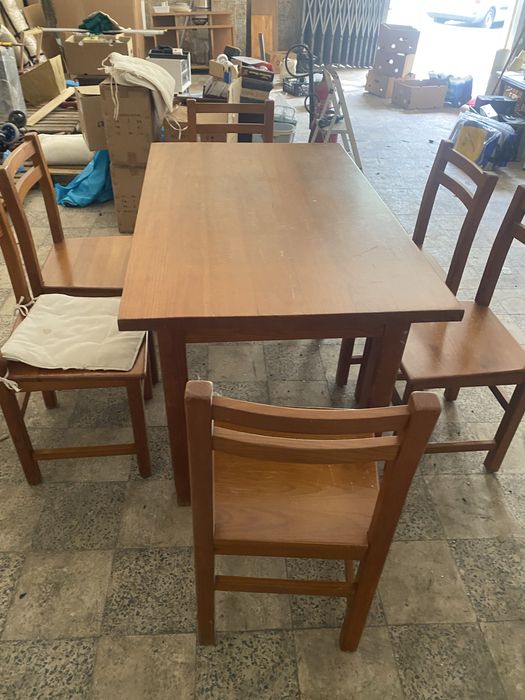 Mesa de rwfeicak clm ) cadeiras