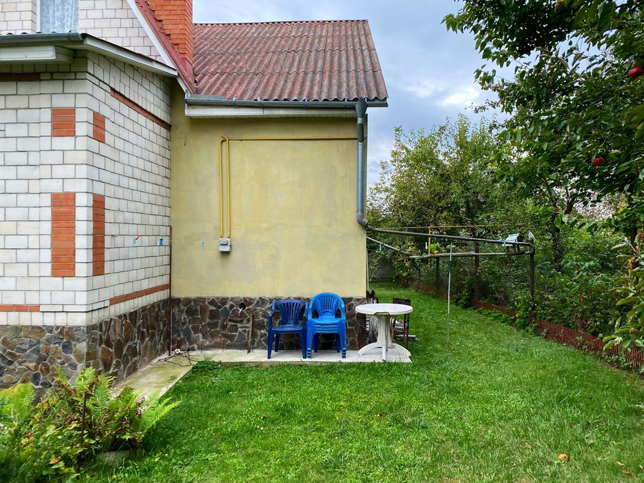 Приватний цегляний утеплений будинок