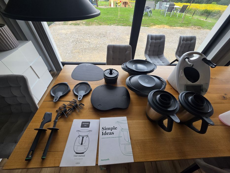 Thermomix TM6 – bardzo dobry stan – 2 naczynia, 2 Varomy + dużo akceso
