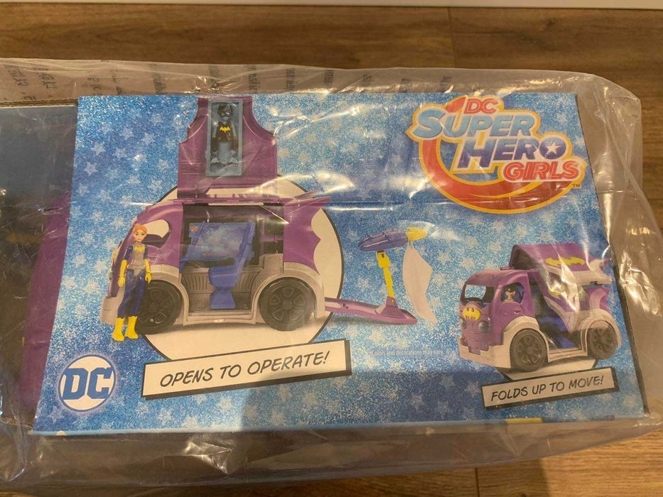 Набор супер героев Mattel DC Super Hero Girls Batgirl & Vehicle