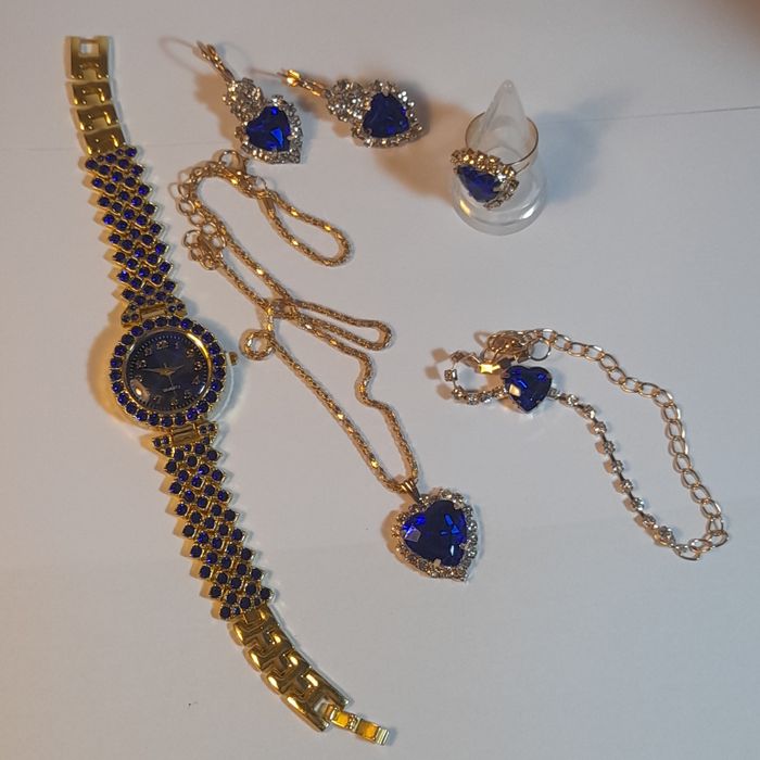 Conjunto de acessórios para mulher.