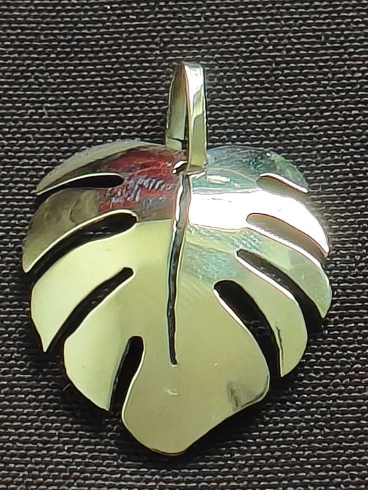 Zawieszka metalowa wisiorek liść filodendron w ozdobnym pudełku