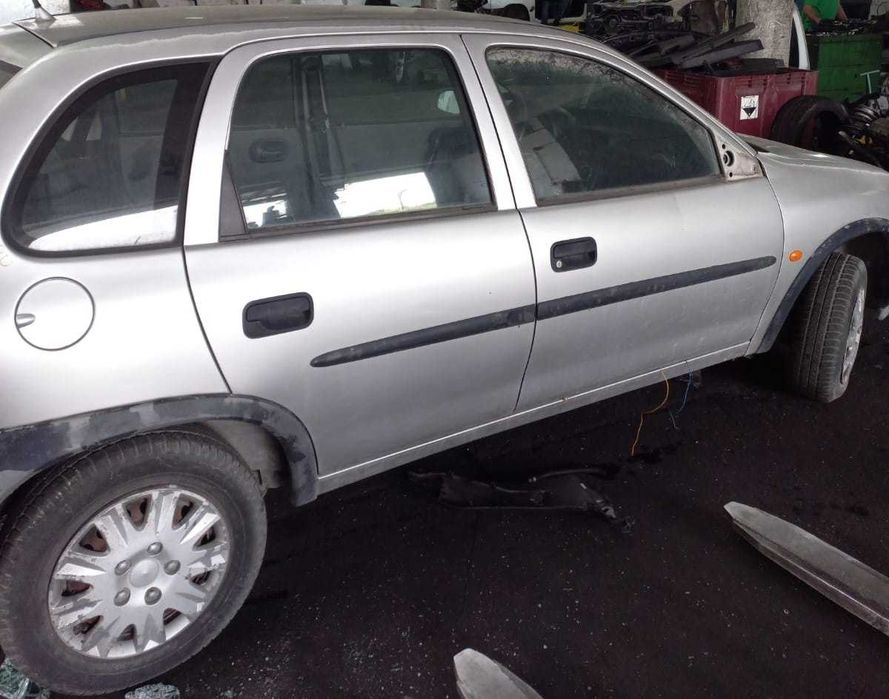 Opel Corsa para peças
