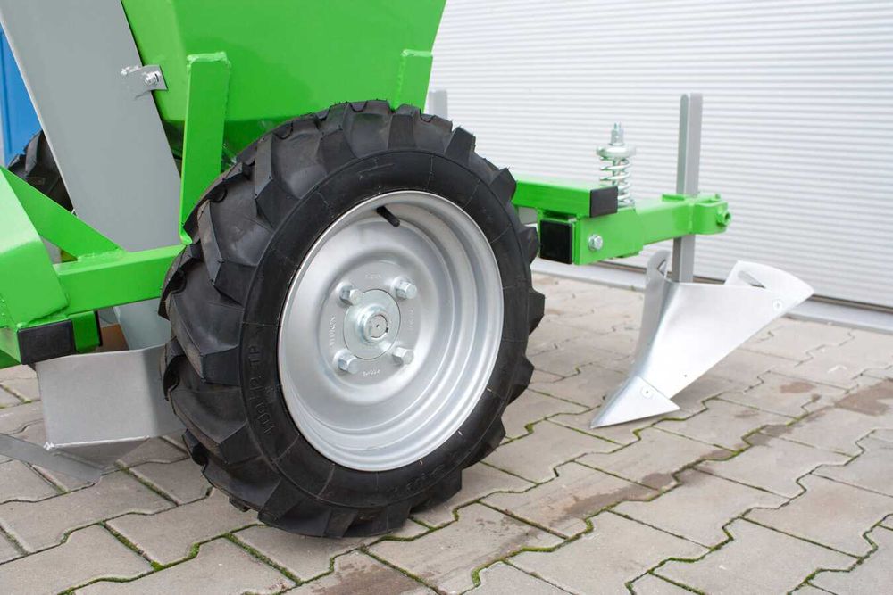 Sadzarka do ziemniaków dwurzędowa Bomet 180kg 300kg od ręki gemini