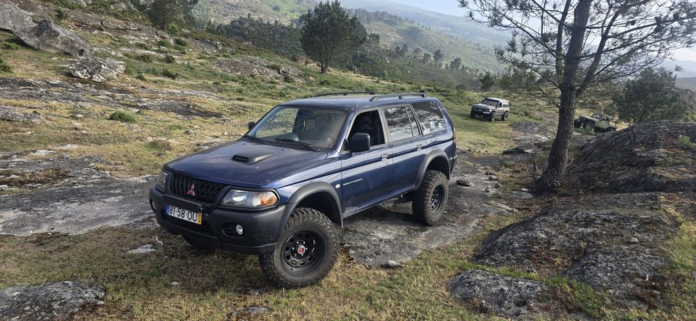 Mitsubishi pagero sport wagon foto 4