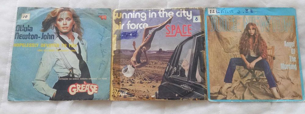 Various 1980s Hit Singles428827690769459202