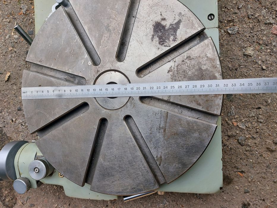 Стіл поворотний в зразковому стані