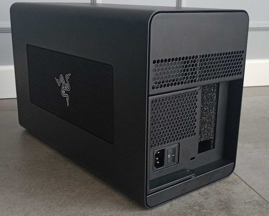 Zewnętrzna obudowa karty graficznej Razer Core X RC21 - 01310 OPIS ...