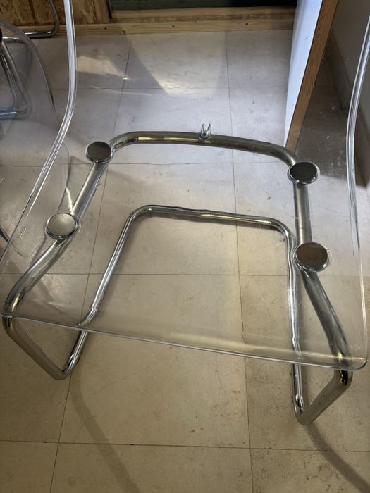 Mesa e conjunto 4 cadeiras