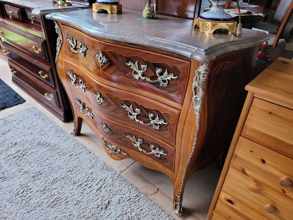 Excelente cómoda estilo Luís XV - Restaurada muito recentemente